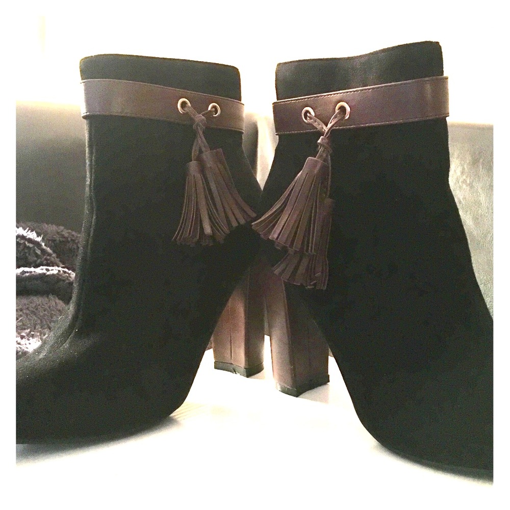 Black w/ Brown Trim Slim Toe Booties (Never Worn)